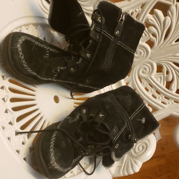 Timberland Girl Black Suede Fleece Lined Size 3 - Picture 2 of 8